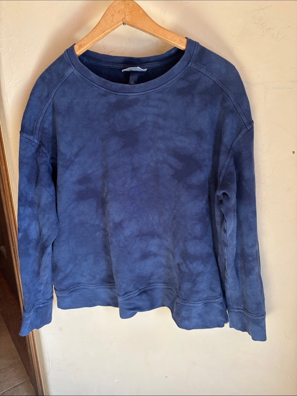 Universal thread blue Crewneck sweatshirt! SizeLarge